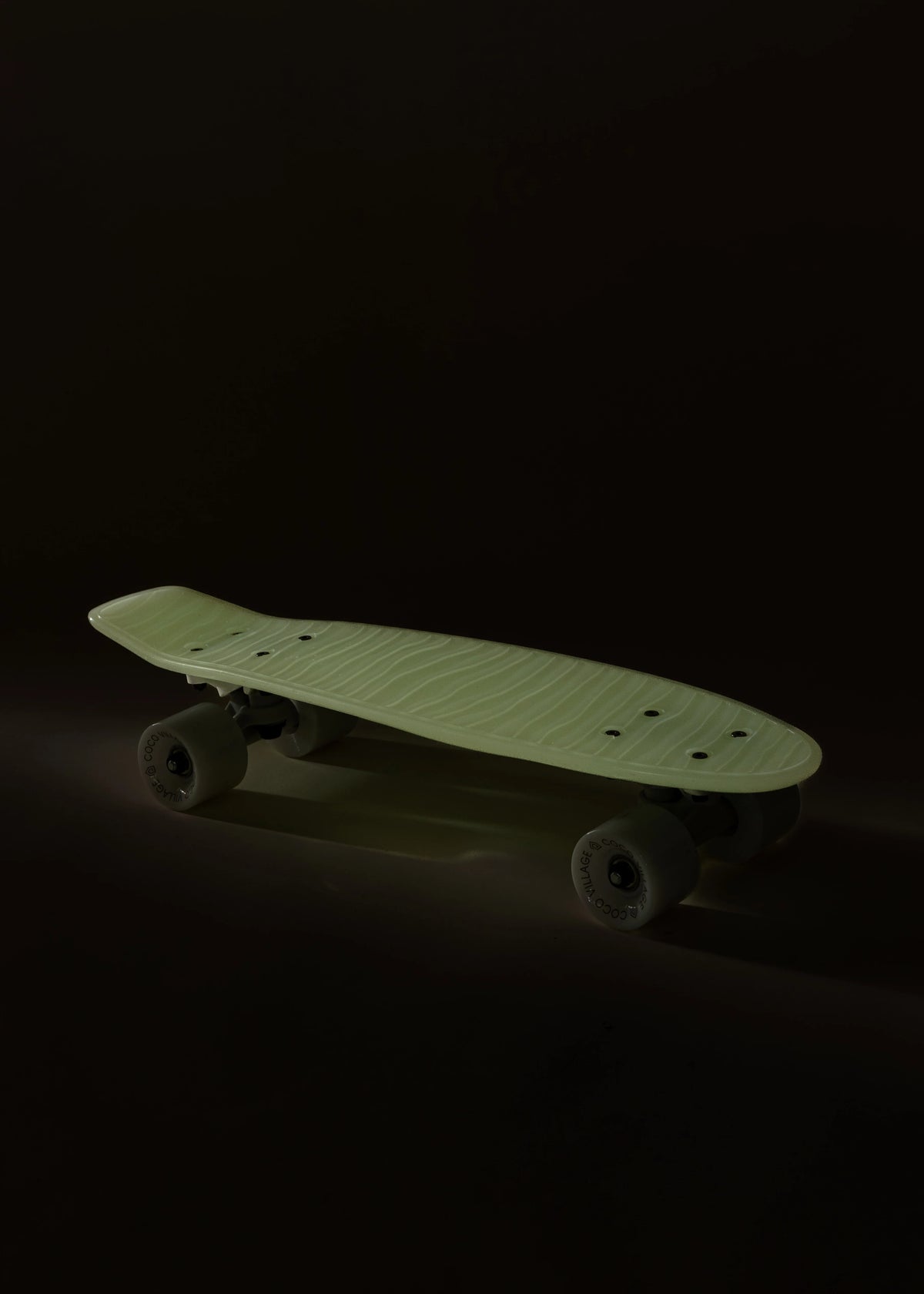 Kids’ Pintail Cruiser Skateboard–Glow in the Dark
