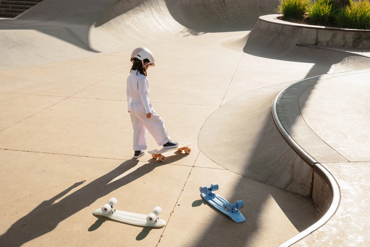 Kids’ Pintail Cruiser Skateboard–Glow in the Dark